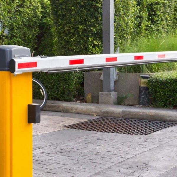 Barrera de control de acceso vehicular
