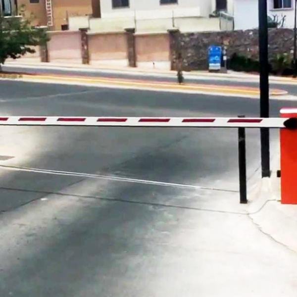 Barreras Faac estacionamiento